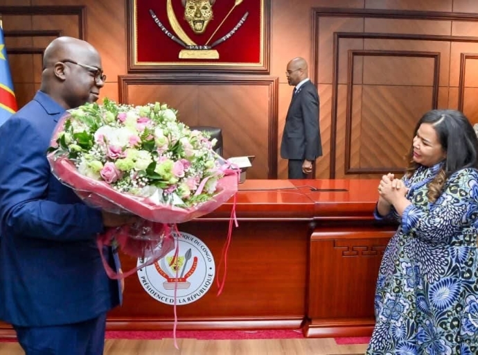 RDC: LE CHEF DE L’ÉTAT AUREOLE LA MINISTRE  T.KAYIWAMBA