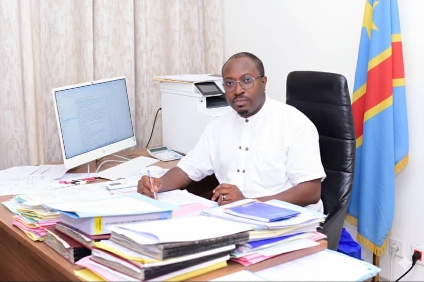 " L'EPARGNE AU SOUFFLE DU FRANC CONGOLAIS" ( POEME DU PROF BOBO B. KABUNGU)