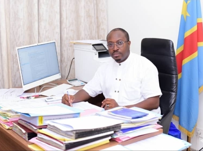 " L'EPARGNE AU SOUFFLE DU FRANC CONGOLAIS" ( POEME DU PROF BOBO B. KABUNGU)