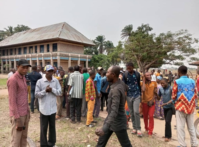 ÉDUCATION : LES ENSEIGNANTS DE DIBAYA LUBWE SERONT DANS LA RUE CE MARDI POUR RÉCLAMER LEURS 3 MOIS D'ARRIÉRÉS 