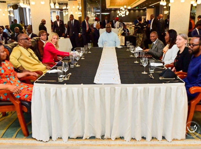 Rdc : " Fin de la guerre dans 52 jours" PAULA WHITE [ Conseillère spirituelle de D. Trump ]