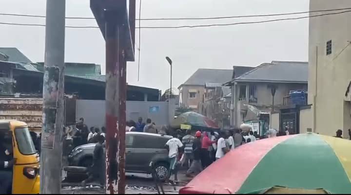 Kinshasa : une élève grièvement blessée dans un accident sous la pluie à Ngiri-Ngiri