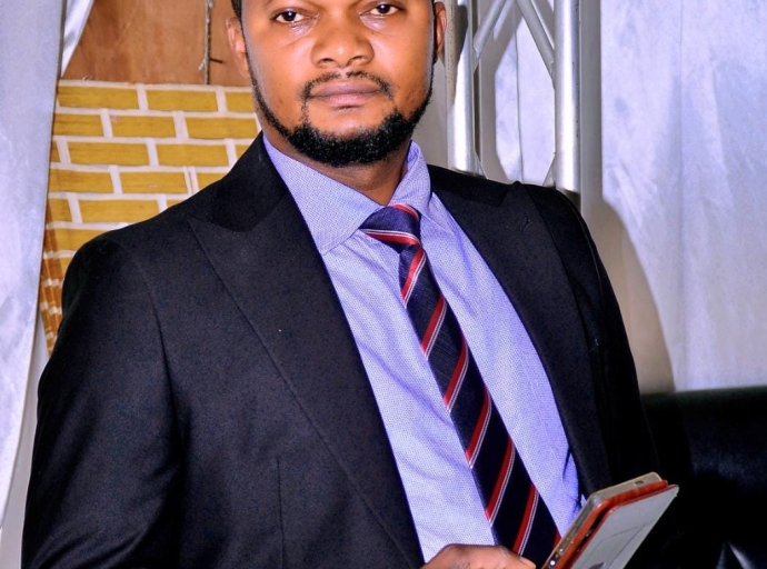 Bilan et enjeux : Jean Jeef Mwanza dévoile " pourquoi aimer " Fatshi