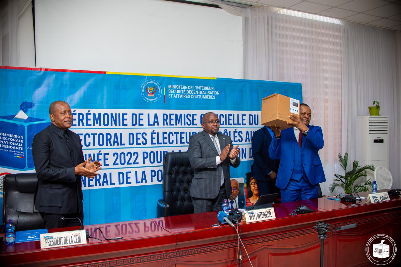 Kinshasa : la CENI remet le fichier électoral à l’ONIP pour un registre national modernisé