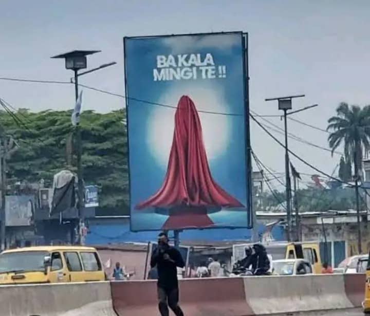 Kinshasa : le gouvernement provincial maintient le gel des nouveaux panneaux publicitaires