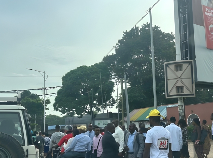 Grève des transporteurs : la circulation paralysée et les Kinois contraints de marcher